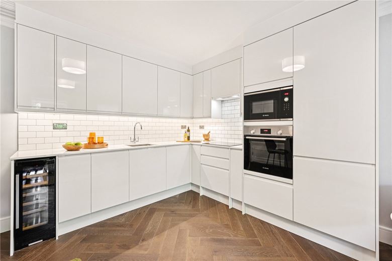 1 bedroom flat, St Georges Court, Gloucester Road SW7 - Available