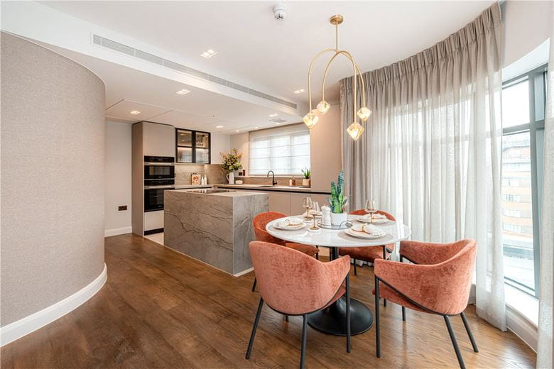 2 bedroom flat, North Row, Mayfair W1K - Available