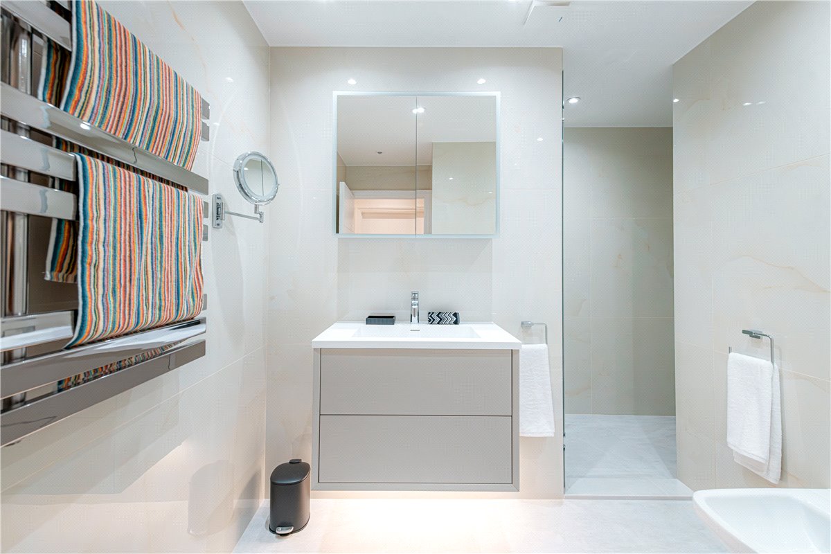 2 bedroom flat, Park Street, Mayfair W1K - Available