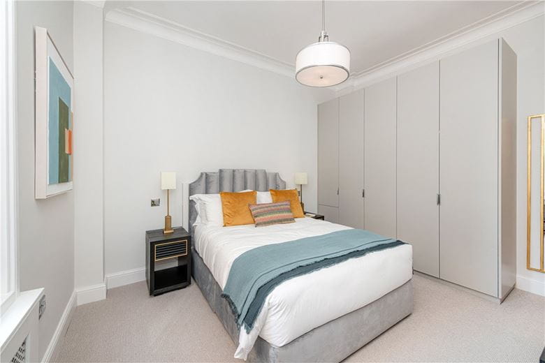 2 bedroom flat, Park Street, Mayfair W1K - Available
