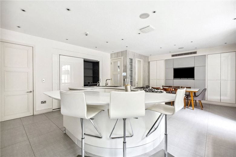 4 bedroom house, Shepherds Close, Mayfair W1K - Available