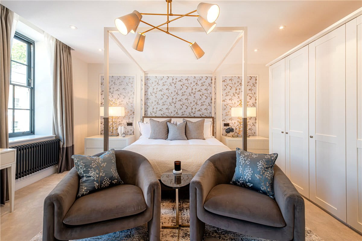 3 bedroom flat, Curzon Street, Mayfair W1J - Available