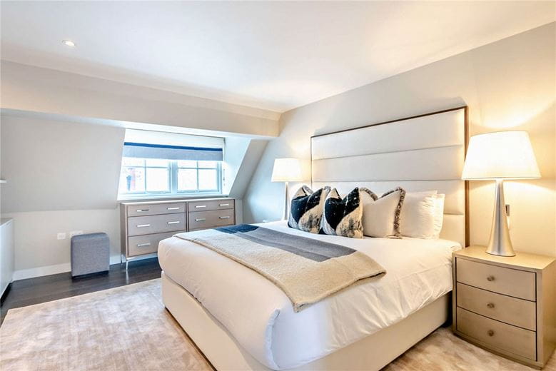 2 bedroom flat, Duke Street, Mayfair W1K - Available