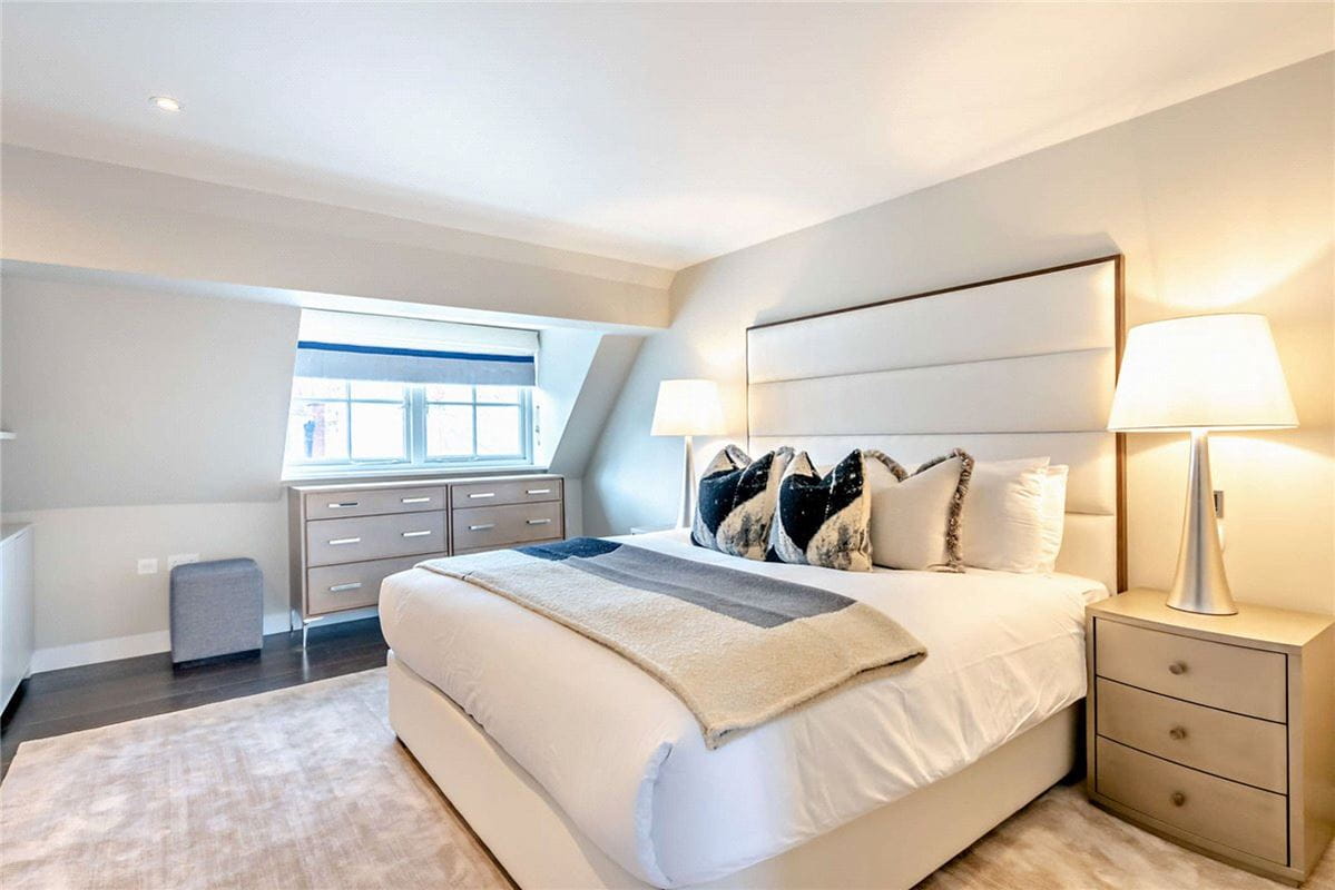 2 bedroom flat, Duke Street, Mayfair W1K - Available