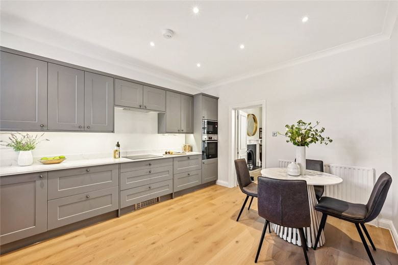 4 bedroom flat, St Georges Court, Gloucester Road SW7 - Available