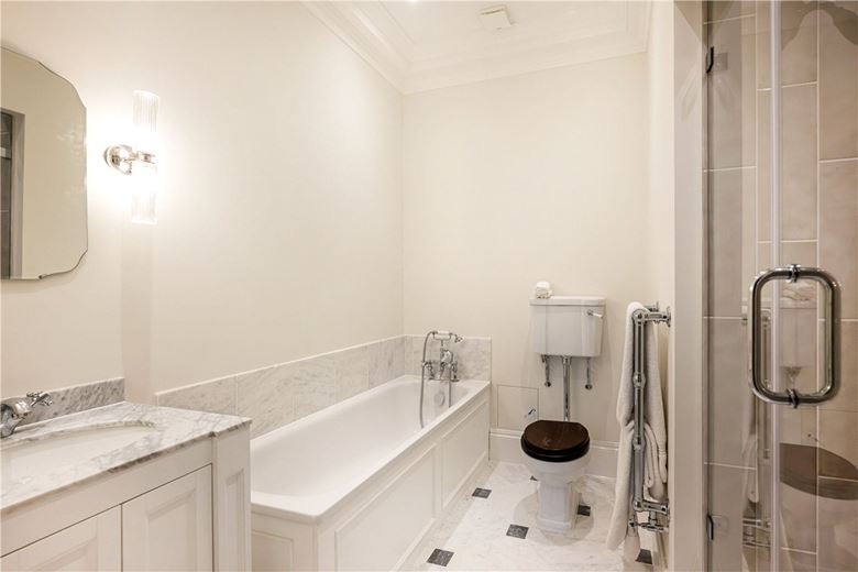 1 bedroom flat, Upper Brook Street, Mayfair W1K - Available