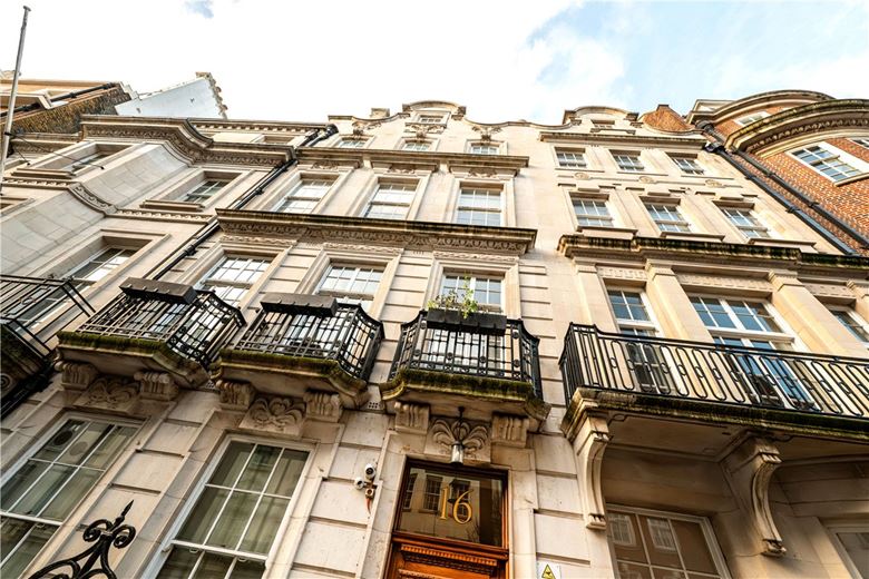 1 bedroom flat, Upper Brook Street, Mayfair W1K - Available