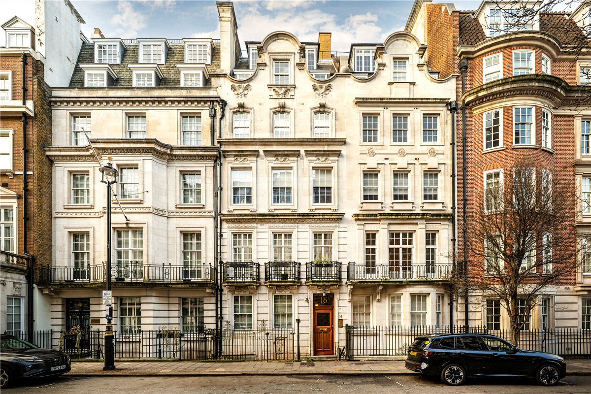 1 bedroom flat, Upper Brook Street, Mayfair W1K - Available