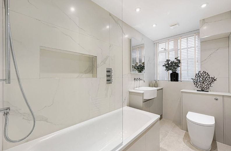 2 bedroom flat, Stafford Court, Kensington High Street W8 - Available