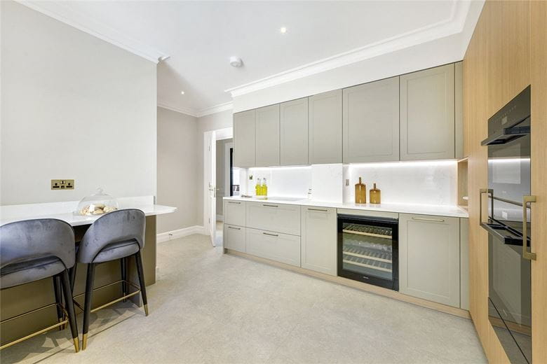3 bedroom flat, Grosvenor Square, Mayfair W1K - Available