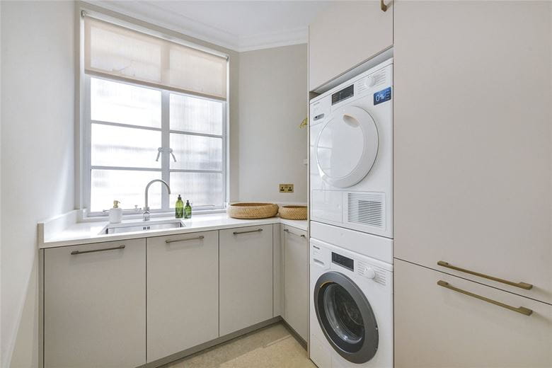 3 bedroom flat, Grosvenor Square, Mayfair W1K - Available