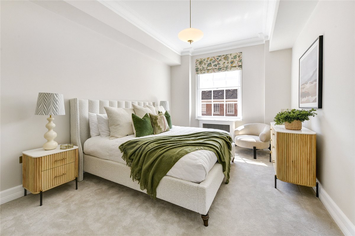 3 bedroom flat, Grosvenor Square, Mayfair W1K - Available