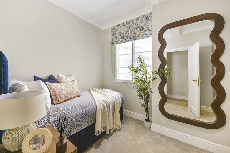 3 bedroom flat, Grosvenor Square, Mayfair W1K - Available