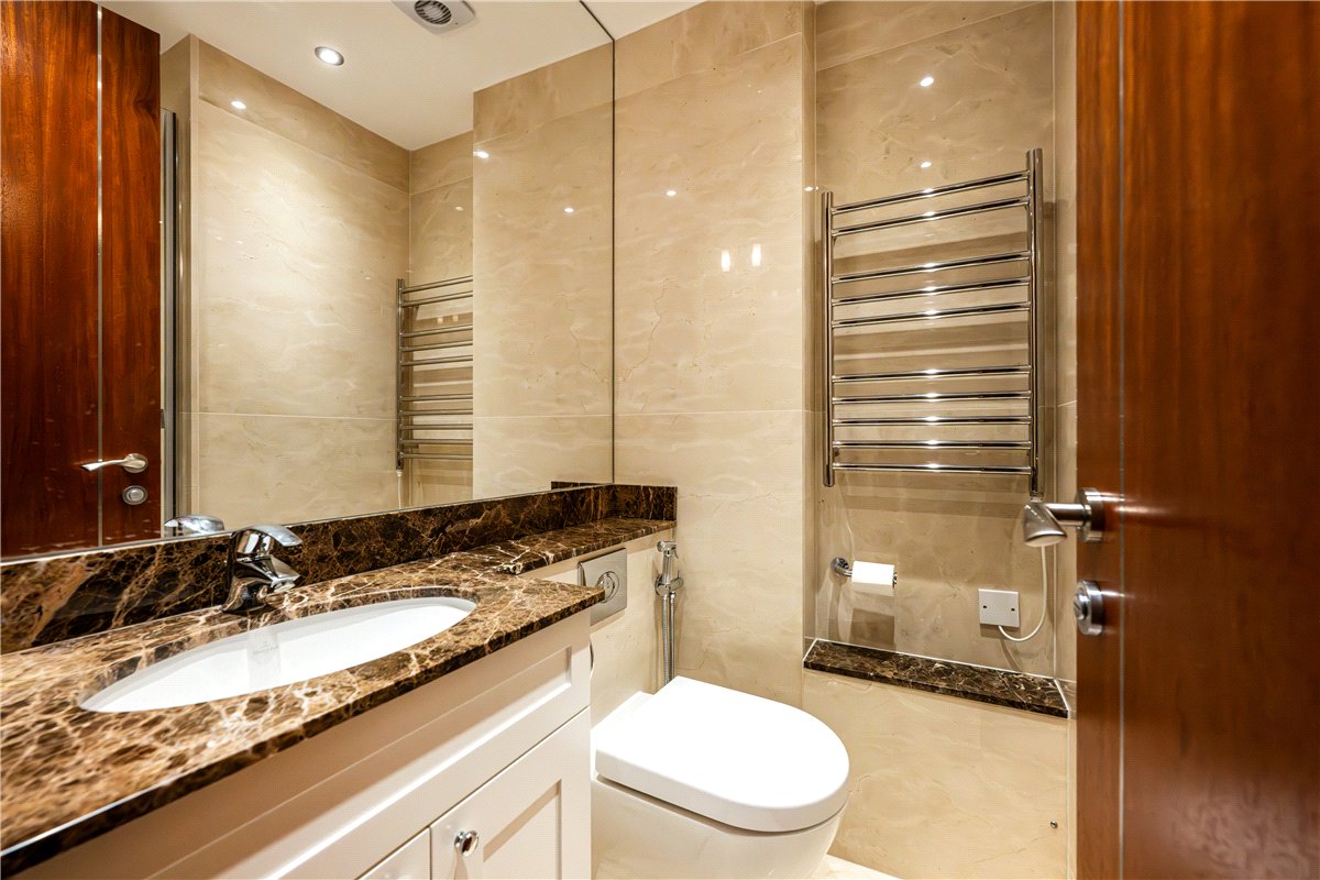 2 bedroom flat, Grosvenor Square, Mayfair W1K - Available