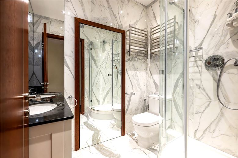 2 bedroom flat, Grosvenor Square, Mayfair W1K - Available