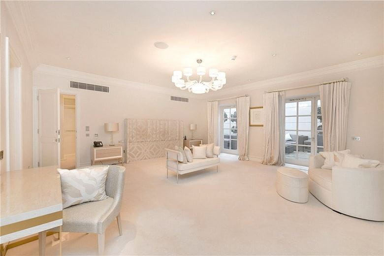 4 bedroom flat, Upper Grosvenor Street, Mayfair W1K - Available
