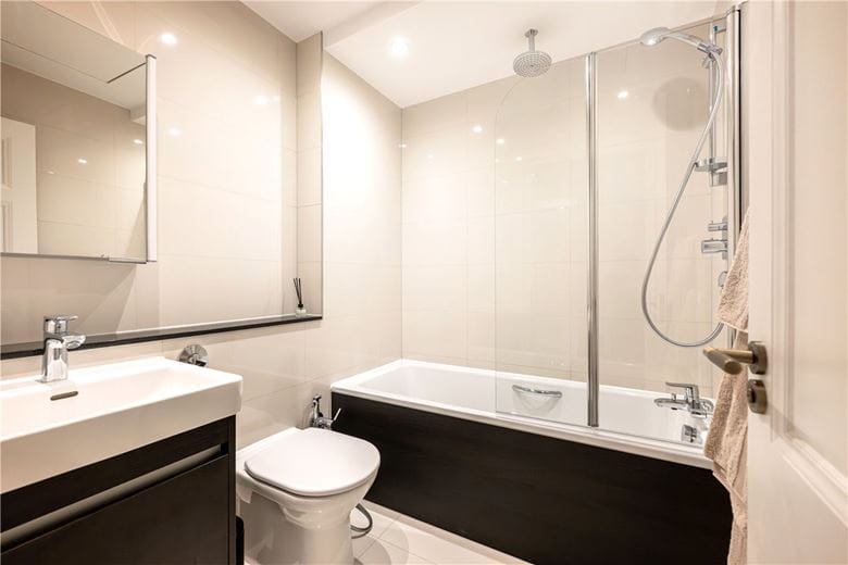 1 bedroom flat, Stratton Street, London W1J - Available
