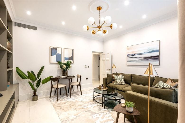 1 bedroom flat, Stratton Street, London W1J - Available