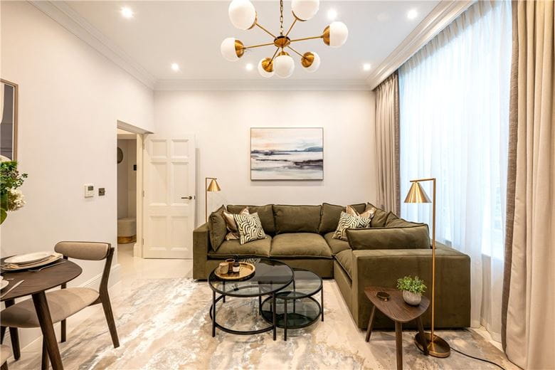 1 bedroom flat, Stratton Street, London W1J - Available