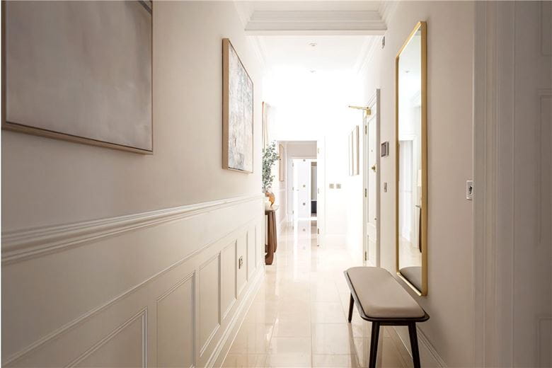 3 bedroom flat, Stratton Street, London W1J - Available