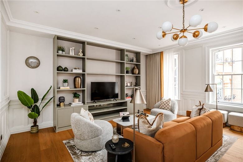 2 bedroom flat, Stratton Street, London W1J - Available