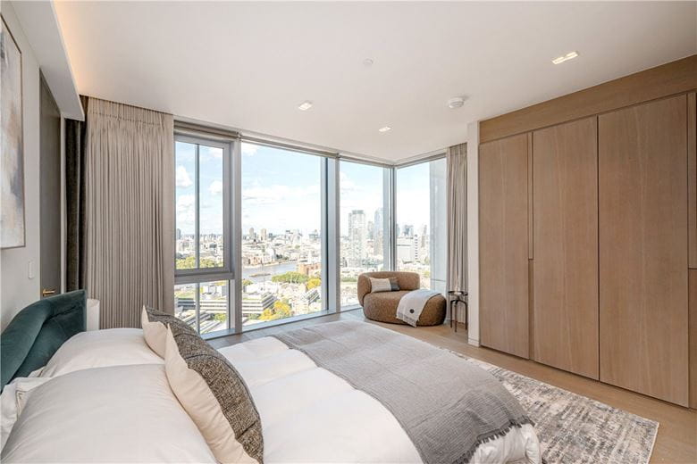 5 bedroom flat, Casson Square, London SE1 - Available