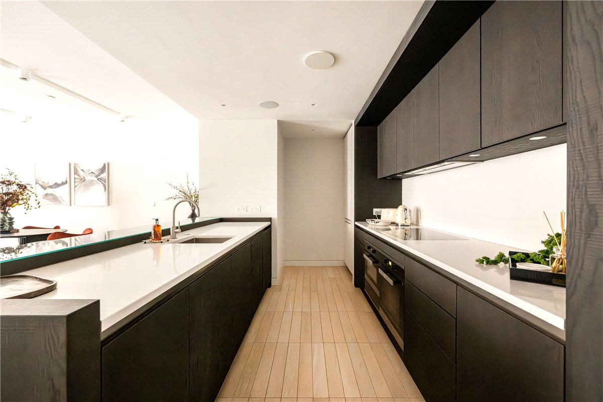 2 bedroom flat, Cork Street, Mayfair W1S - Let Agreed