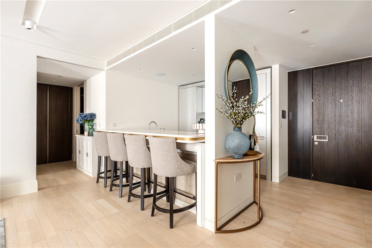 2 bedroom flat, Cork Street, Mayfair W1S - Available