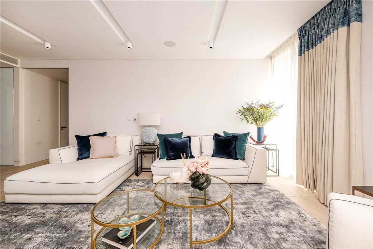 2 bedroom flat, Cork Street, Mayfair W1S - Available