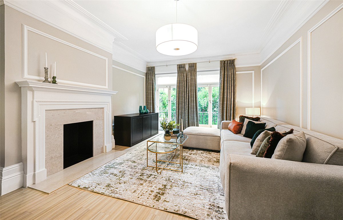 2 bedroom flat, St Georges Court, Gloucester Road SW7 - Available