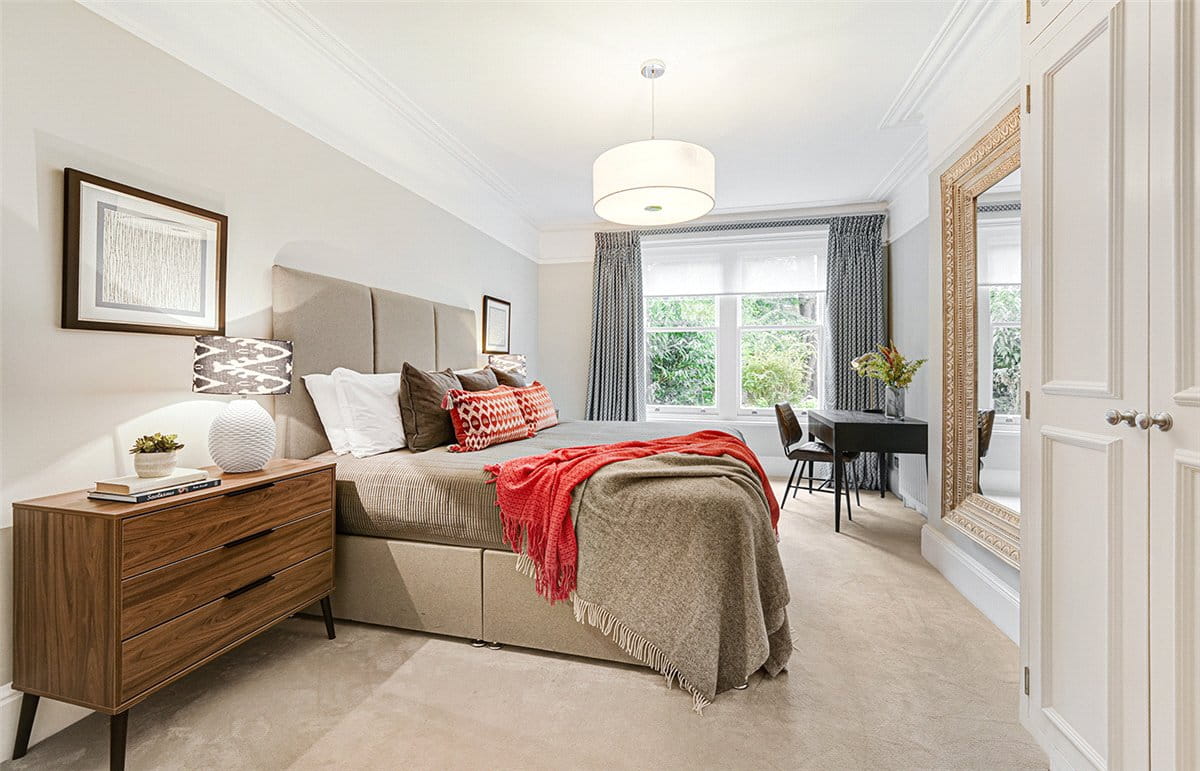 2 bedroom flat, St Georges Court, Gloucester Road SW7 - Available