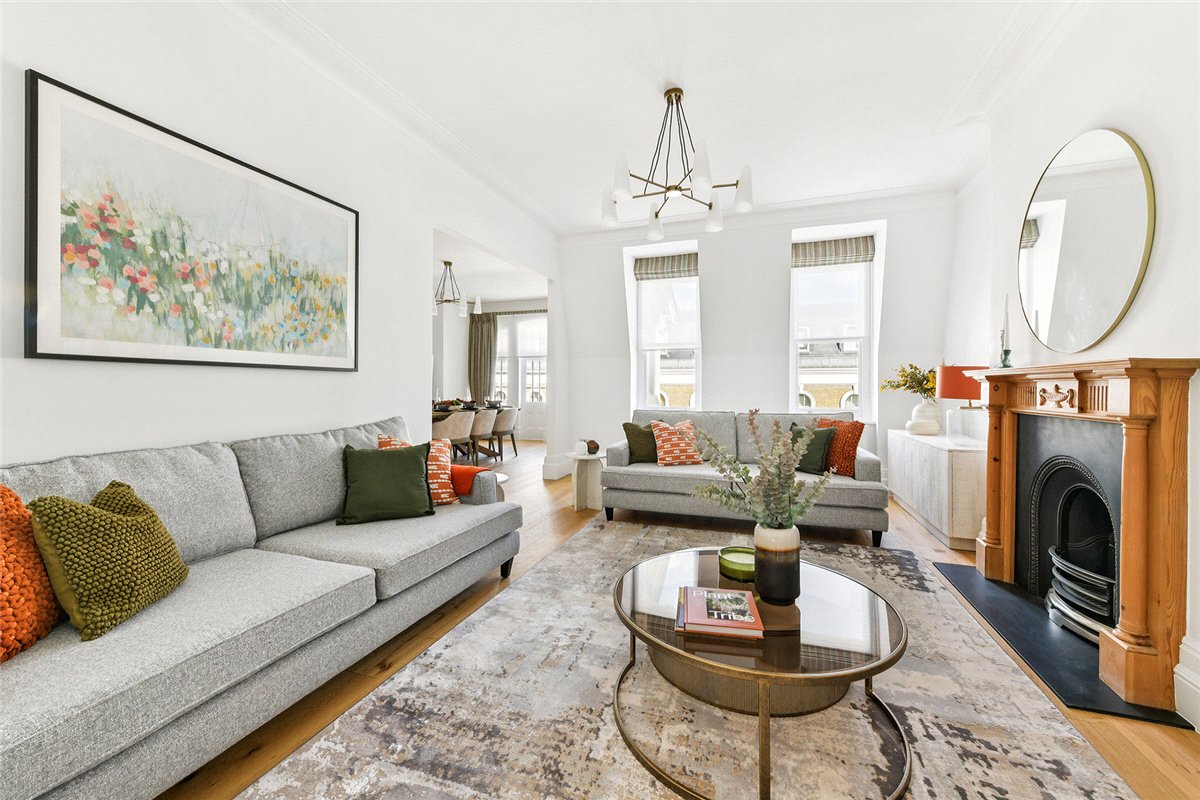 4 bedroom flat, St Georges Court, Gloucester Road SW7 - Available