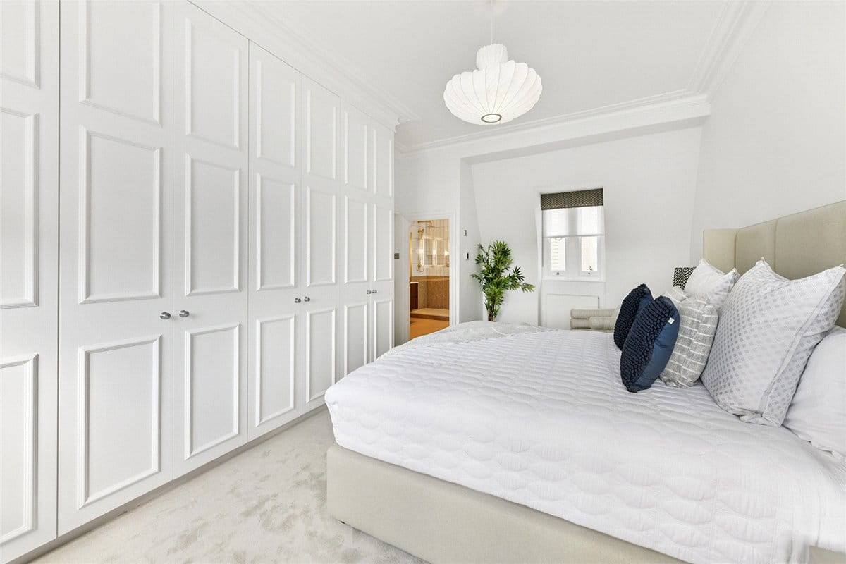 4 bedroom flat, St Georges Court, Gloucester Road SW7 - Available