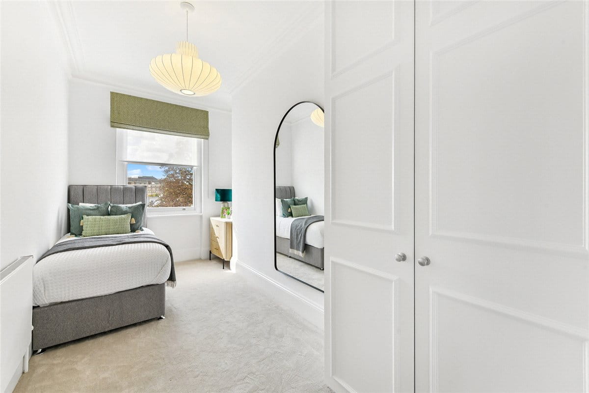 4 bedroom flat, St Georges Court, Gloucester Road SW7 - Available