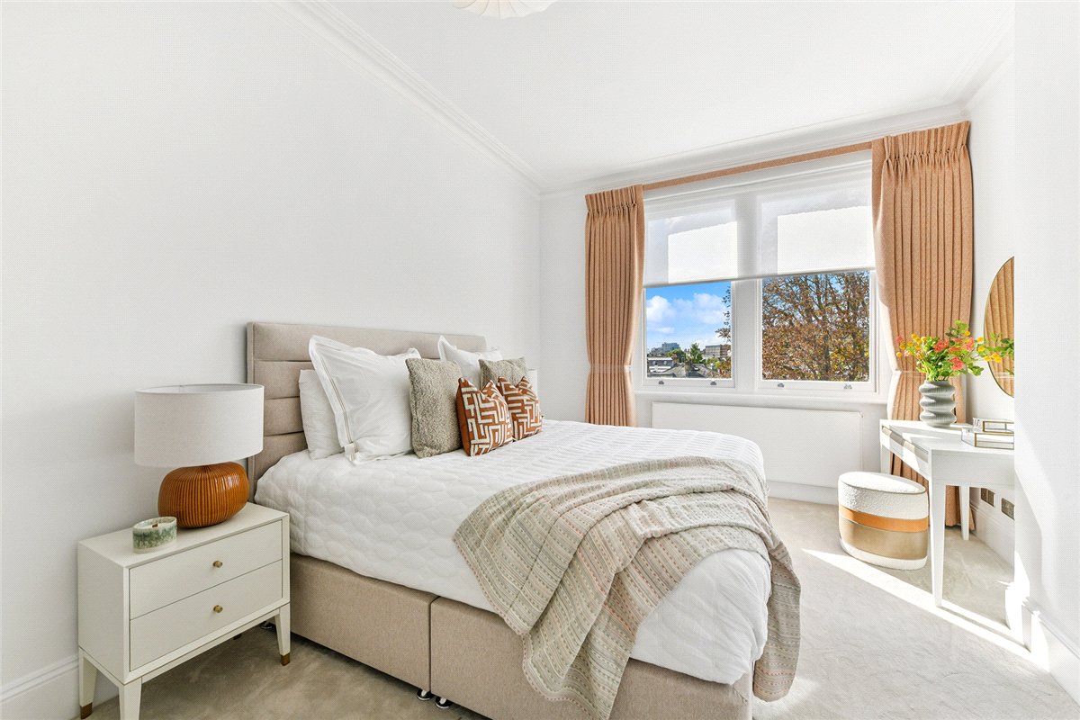 4 bedroom flat, St Georges Court, Gloucester Road SW7 - Available