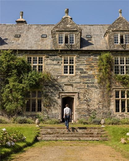 11 bedroom house, Talsarnau, Gwynedd LL47 - Available