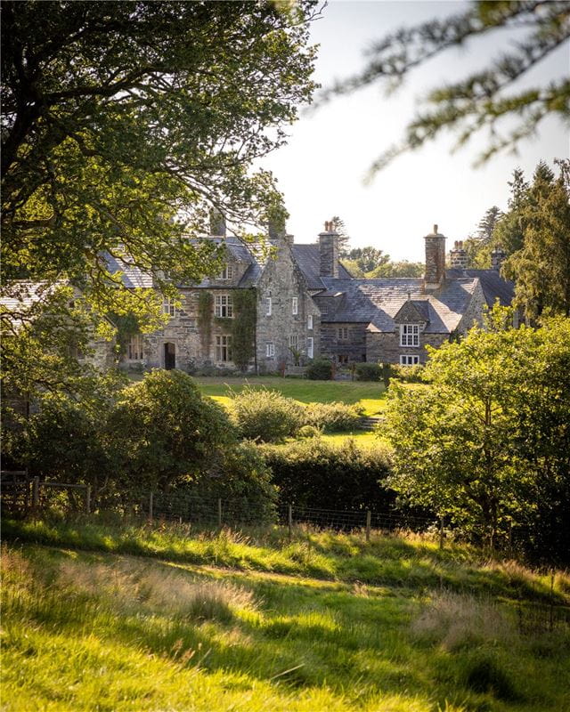 11 bedroom house, Talsarnau, Gwynedd LL47 - Available