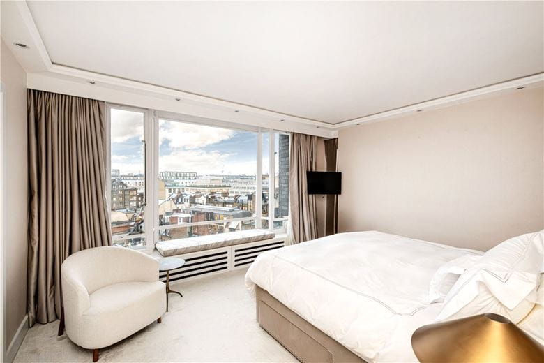 2 bedroom flat, Bourdon Street, London W1K - Available