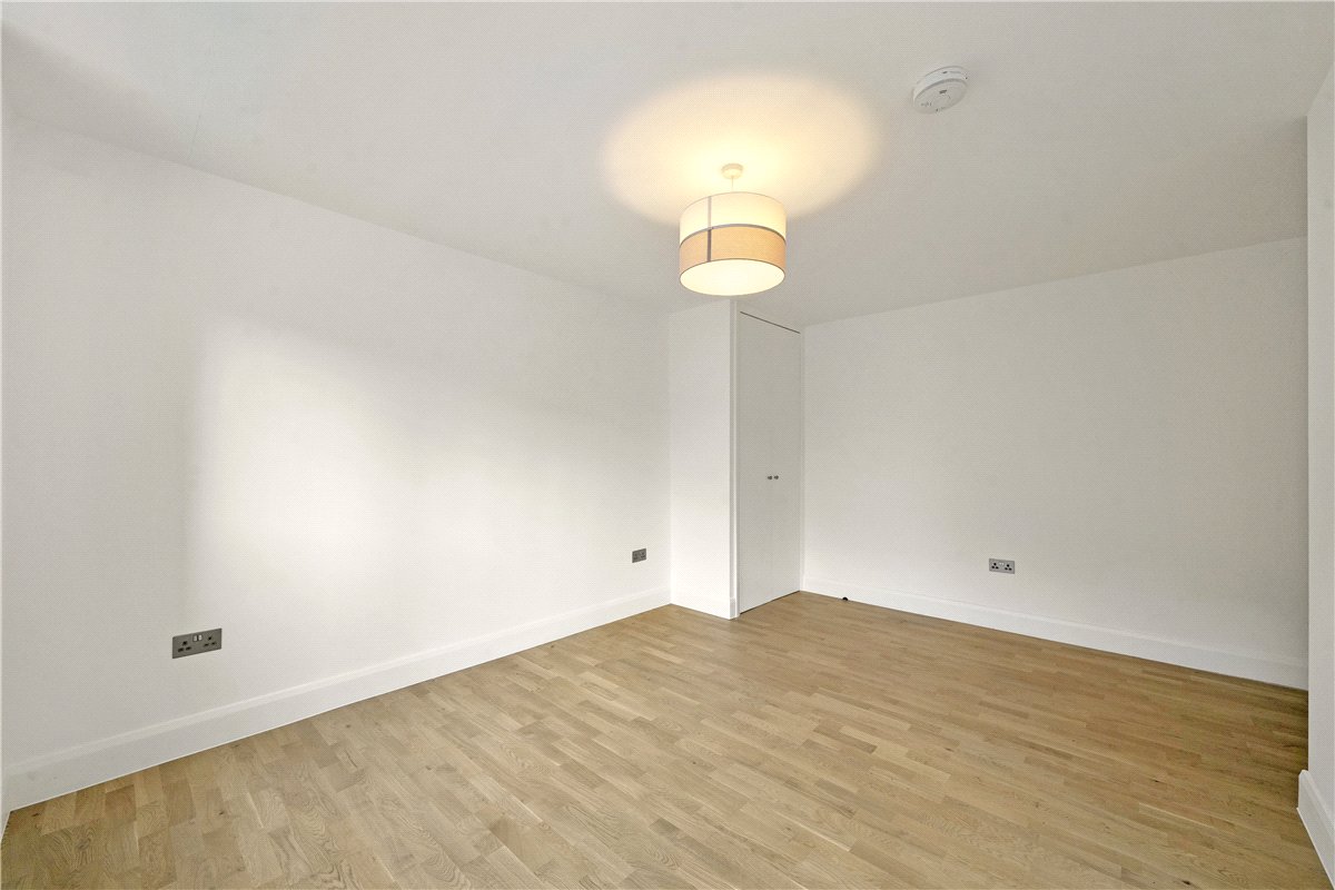 3 bedroom flat, William Mews, London SW1X - Available