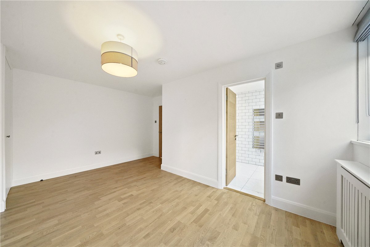 3 bedroom flat, William Mews, London SW1X - Available