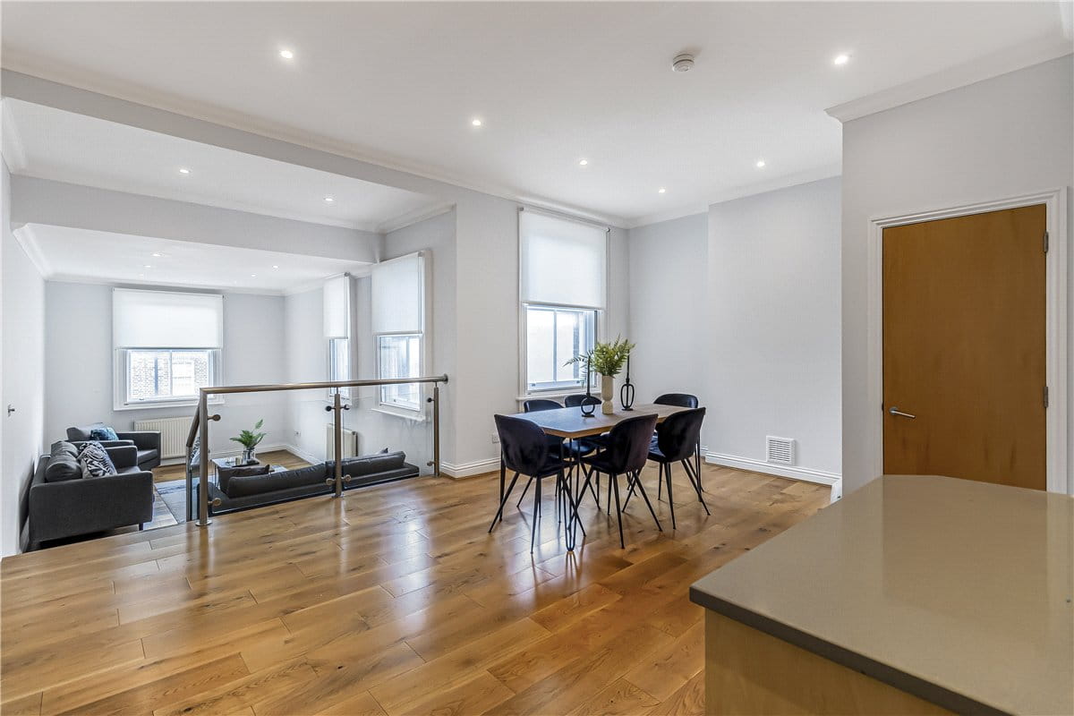 3 bedroom flat, Marylebone High Street, Marylebone W1U - Available