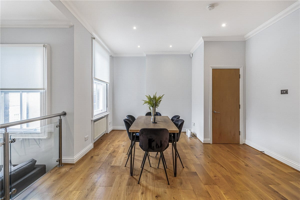 3 bedroom flat, Marylebone High Street, Marylebone W1U - Available