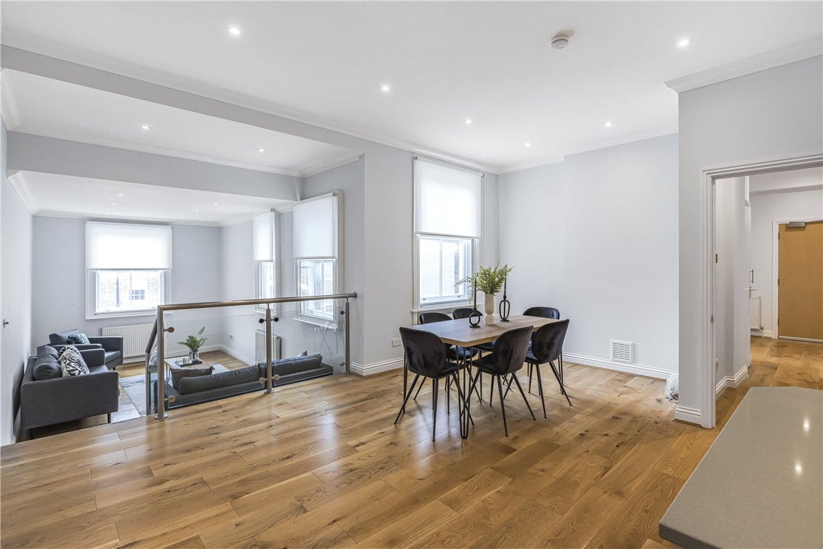 3 bedroom flat, Marylebone High Street, Marylebone W1U - Available