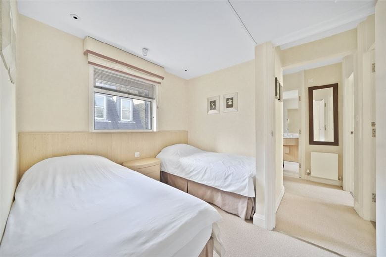 2 bedroom flat, St Christopher's Place, Marylebone W1U - Available