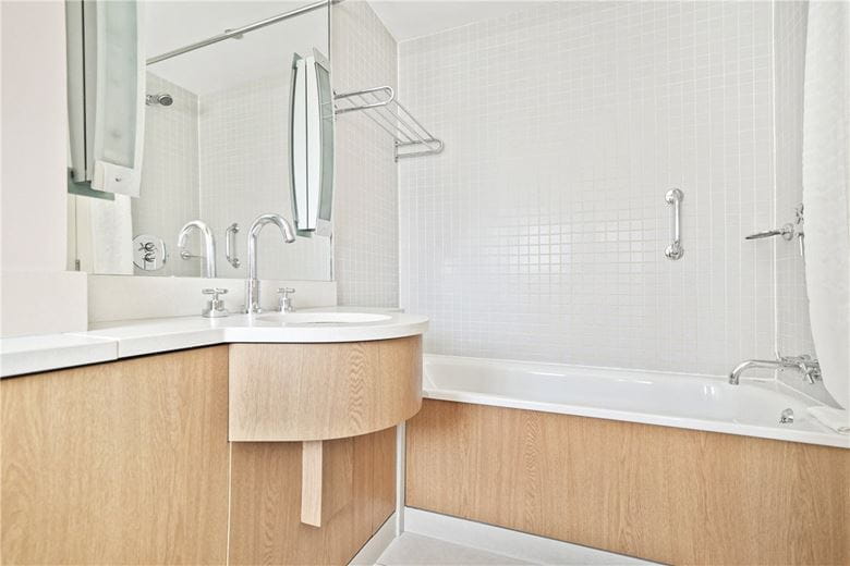 2 bedroom flat, St Christopher's Place, Marylebone W1U - Available