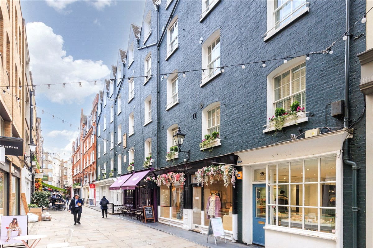 2 bedroom flat, St Christopher's Place, Marylebone W1U - Available