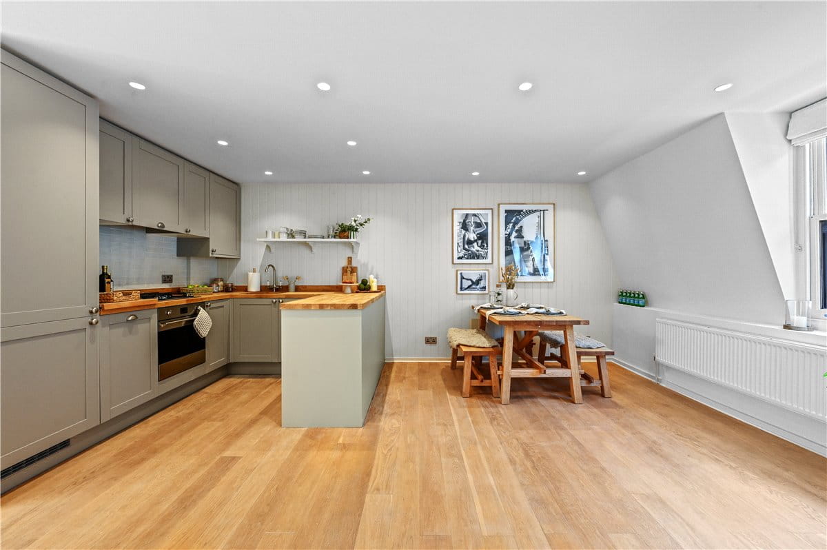 2 bedroom flat, Bingham Place, Marylebone W1U - Available