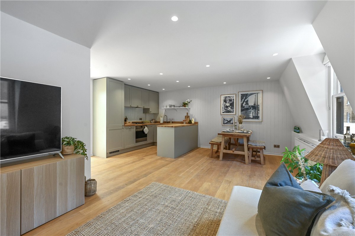 2 bedroom flat, Bingham Place, Marylebone W1U - Available