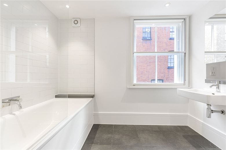 3 bedroom house, Welbeck Way, Marylebone W1G - Available