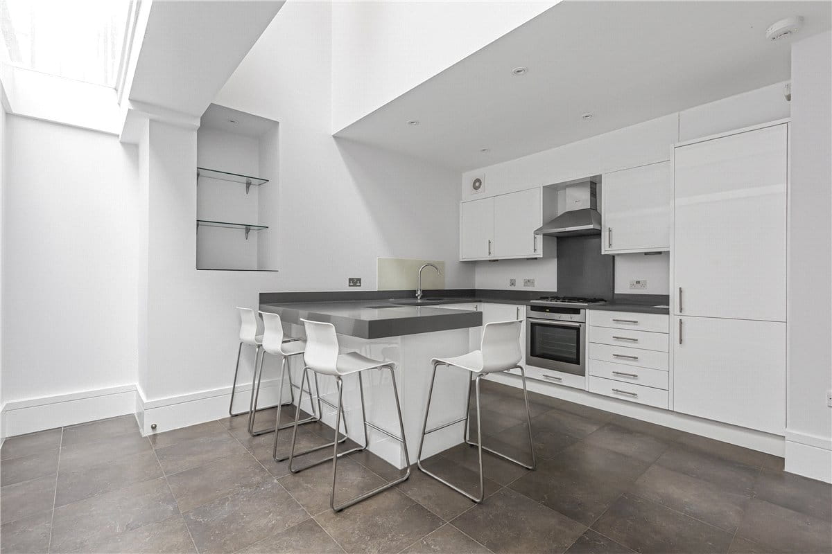 3 bedroom house, Welbeck Way, Marylebone W1G - Available